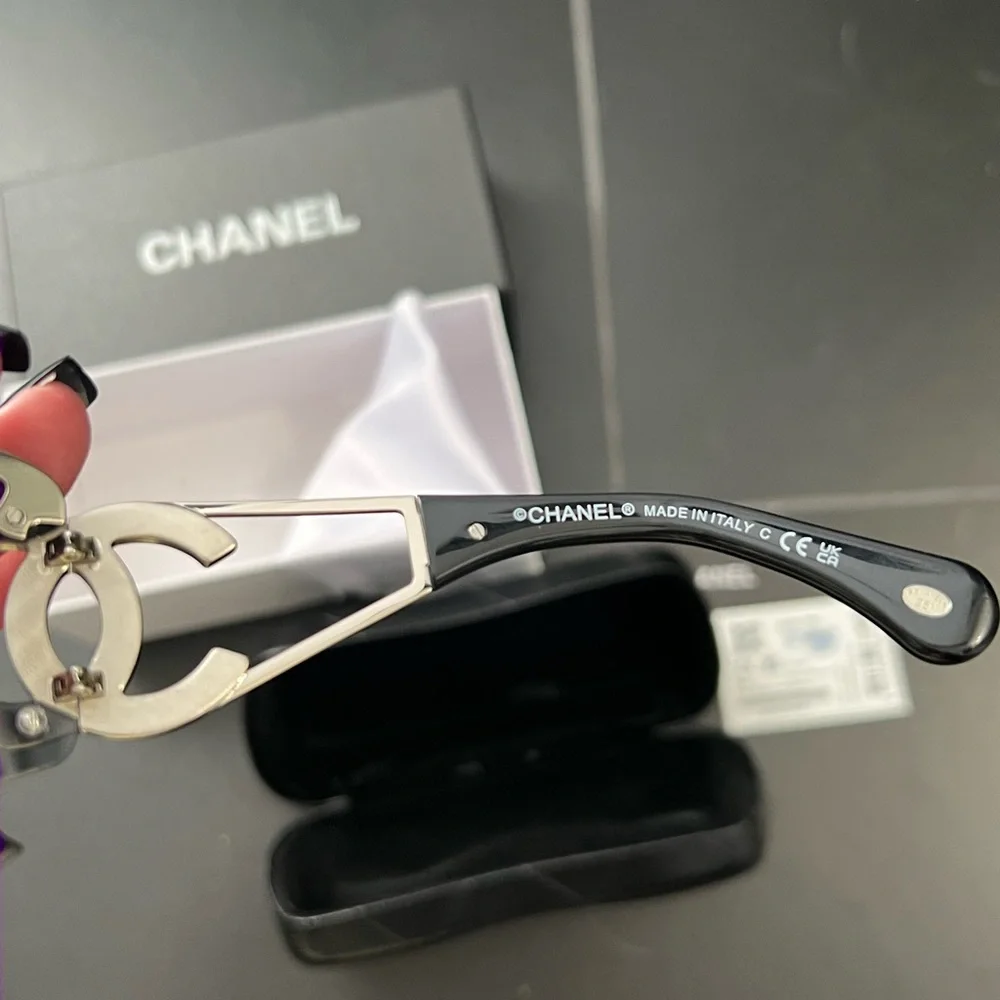 CHANEL vintage shield sunglasses - Picture 4 of 9